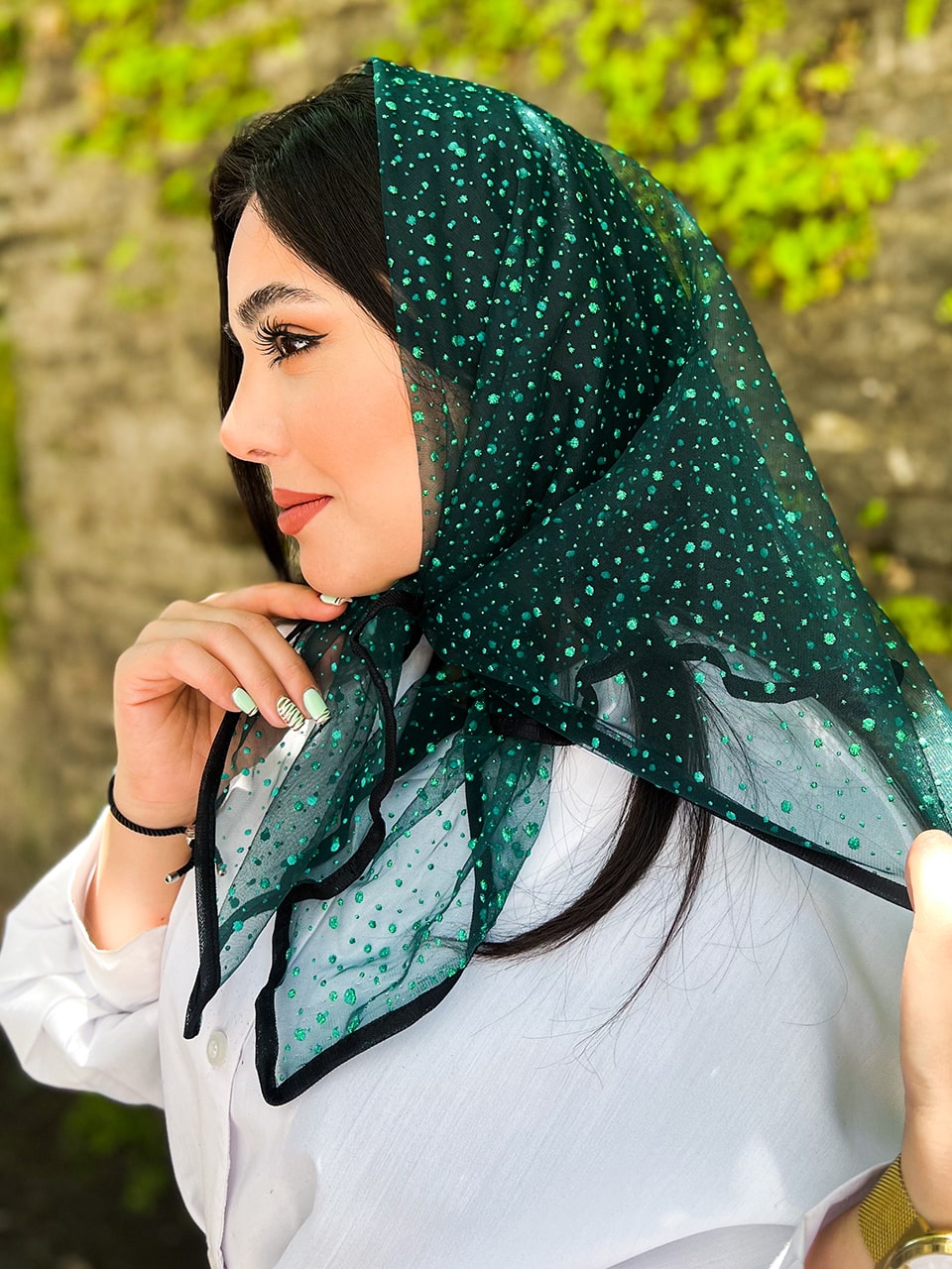 زیبایی در جزئیات: جادوی مینی اسکارف‌های توری