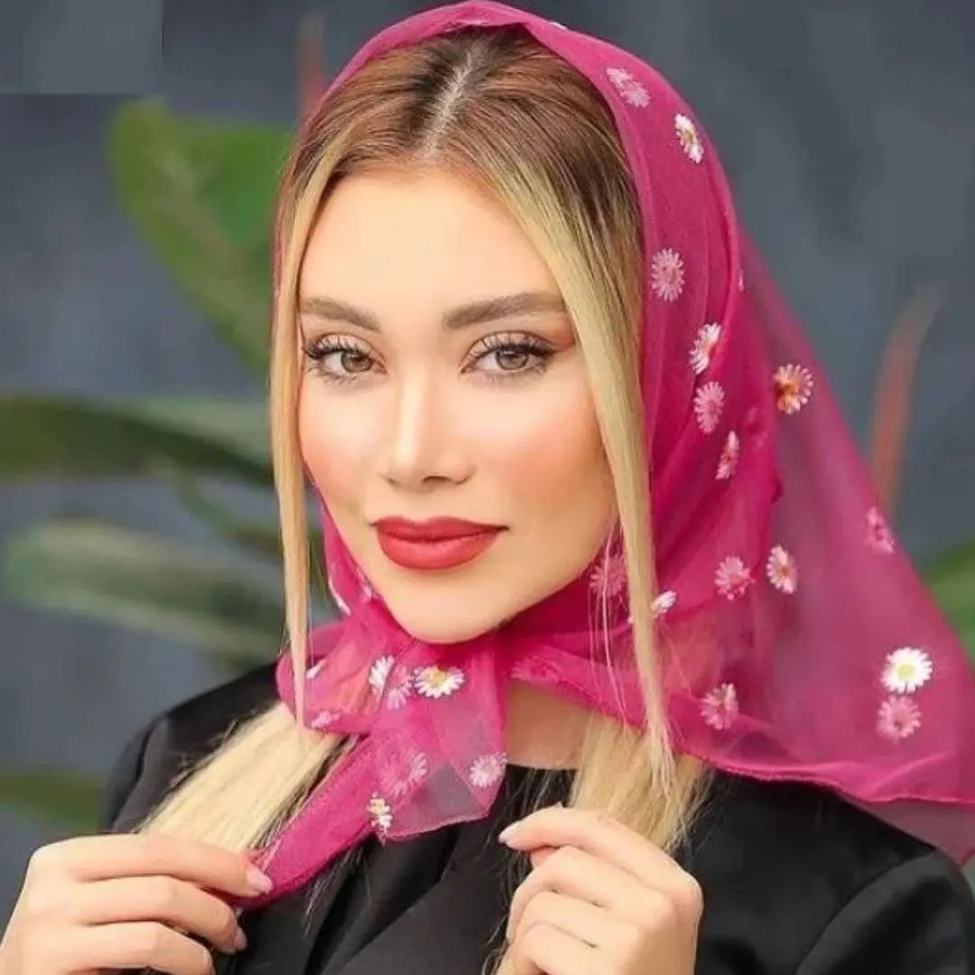 بازتاب ظرافت: جلوهی خاص مینی اسکارف توری