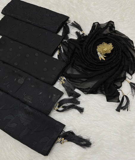 زیبایی و الگانس: شال مجلسی، انتخابی هماهنگ با مانتو مشکی