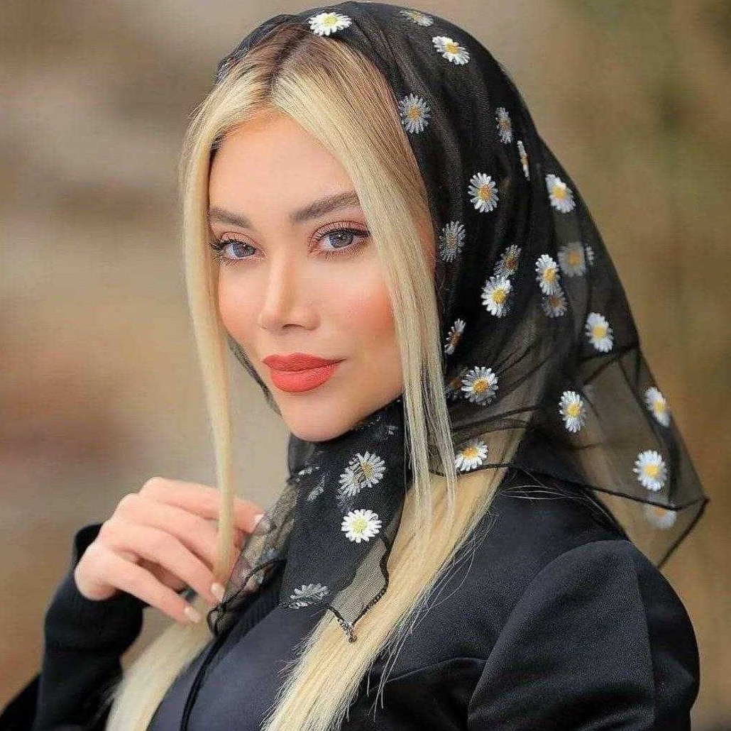 جلب توجه با شیکی: مینی اسکارفهای توری برای هر مناسبت