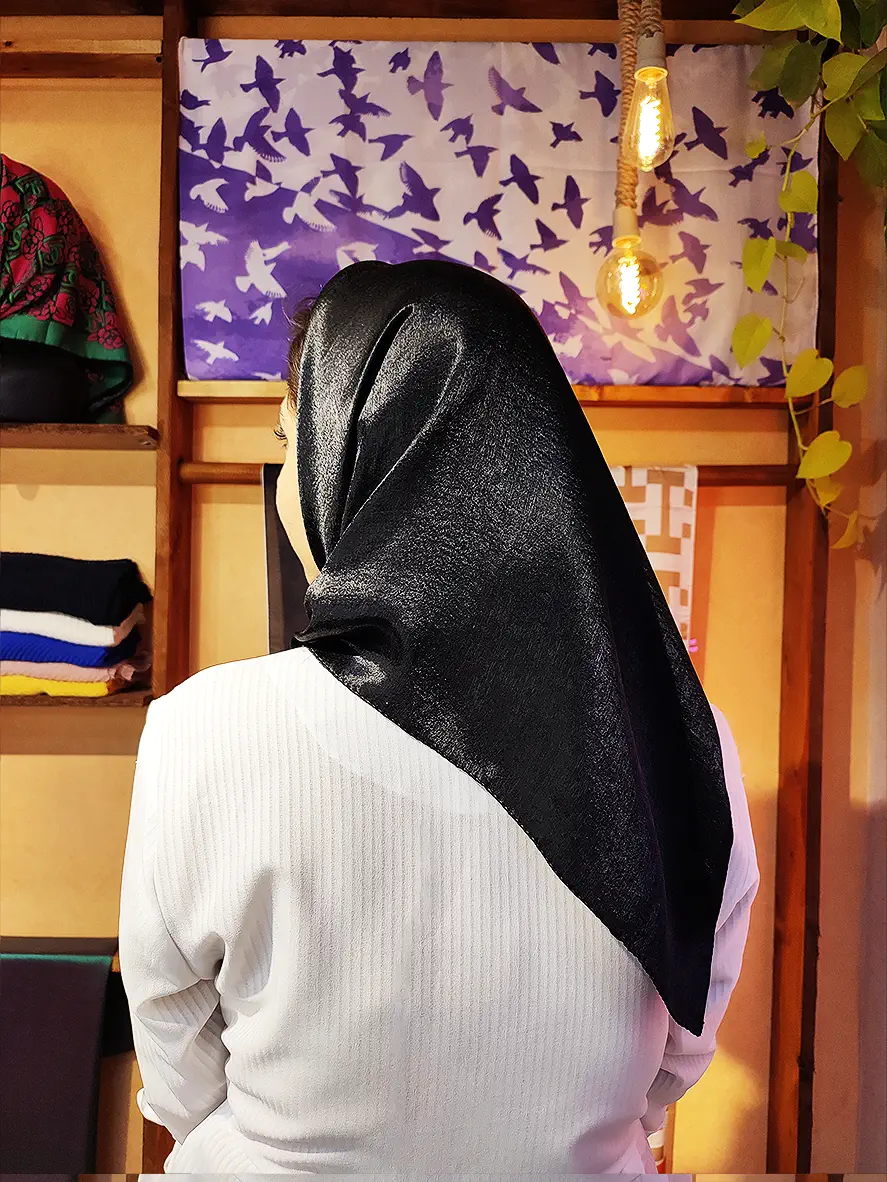 زیبایی بیپایان: الگوهای زیبا در مینی اسکارفهای ساتن