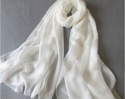 جلوهی شیک و اصیل: ترکیب شال مجلسی با مانتو مشکی